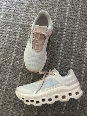 On Cloud Monster Light Pink